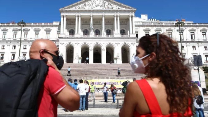 Imagem de Inspetores do SEF contestam extinção do serviço