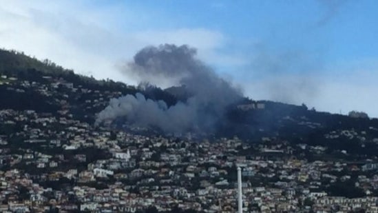 Imagem de Incêndio em armazém de produtos alimentares, na Boa Nova, mobiliza bombeiros
