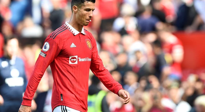 United desilude na estreia com Ronaldo no banco