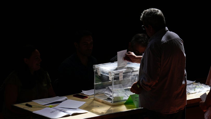 Votação em Espanha chega aos 53%