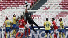 Benfica vence mas não convence