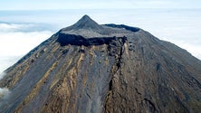 Investigadores sugerem teleférico para subir ao Pico (Vídeo)