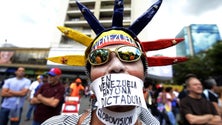 Imagem de Milhares de Venezuelanos exigem eleições presidenciais, libertação dos presos políticos e fim da repressão