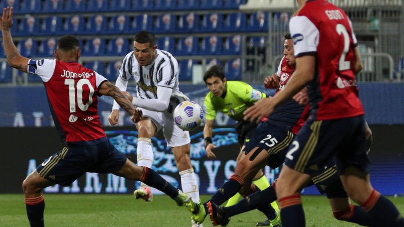 Imagem de Cristiano Ronaldo supera Pelé