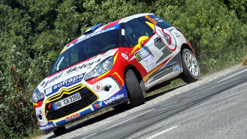 Imagem de Madeirenses Diogo Soares e Luís Rodrigues estão imparáveis no Challenge DS3 R1