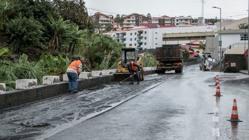 Câmara de Lobos inicia regularização do asfalto em 24 estradas municipais