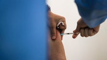 Imagem de Reforço da vacina é «crucial» contra Ómicron