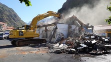 Imagem de Escola da Ribeira Brava já começou a ser demolida