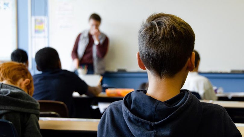 Imagem de Escolas com 13 casos e 215 alunos em isolamento