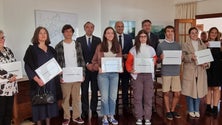 Imagem de Estudantes receberam computadores e cheques para pagamento das propinas (áudio)