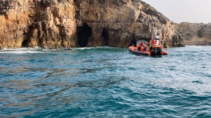 Retomadas as buscas por homem desaparecido após mergulho de uma arriba no Algarve