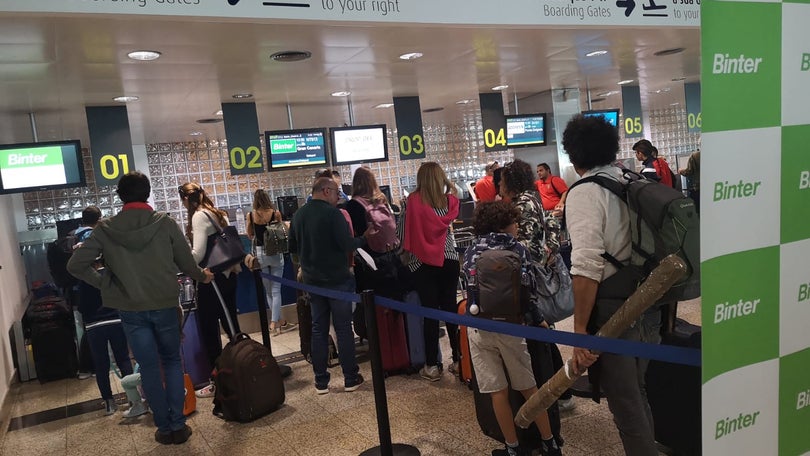 Imagem de Avião da Binter avariado no Porto Santo