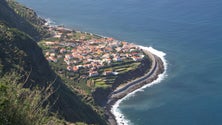 Imagem de Jardim do Mar aguarda pela chegada de surfistas para estimular a economia local (Vídeo)