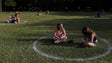 Imagem de Estudo sugere que distância de dois metros é arbitrária e ineficaz por si só