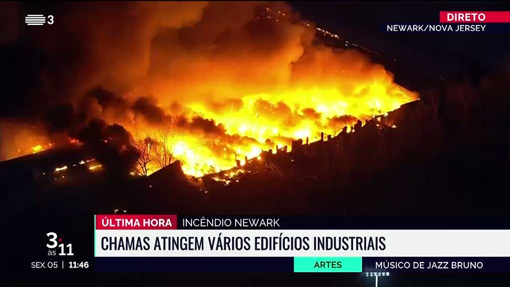 Newark. Incêndio de grandes dimensões atinge parque industrial