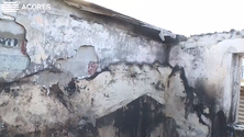 Incêndio deixa família sem casa (Vídeo)