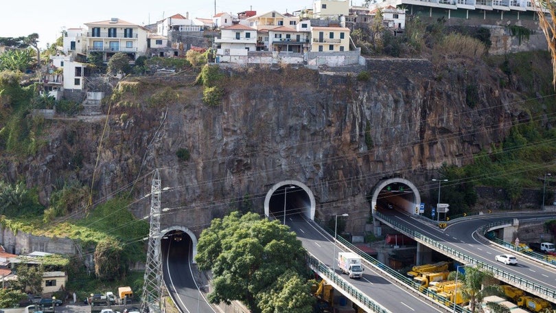Imagem de Prolongamento do corte de trânsito na Via Rápida 1 entre o Nó 12 (Pestana Júnior) e o Nó 10 (Santo António)