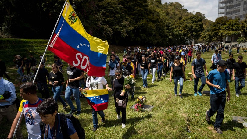 Imagem de Deputado venezuelano denuncia morte de seis bebés por falta de luz em hospital