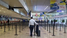Imagem de Reino Unido vai levantar quarentena obrigatória para quem viaja de Portugal -The Guardian