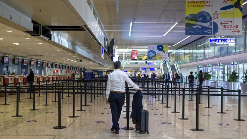 Imagem de Reino Unido vai levantar quarentena obrigatória para quem viaja de Portugal -The Guardian
