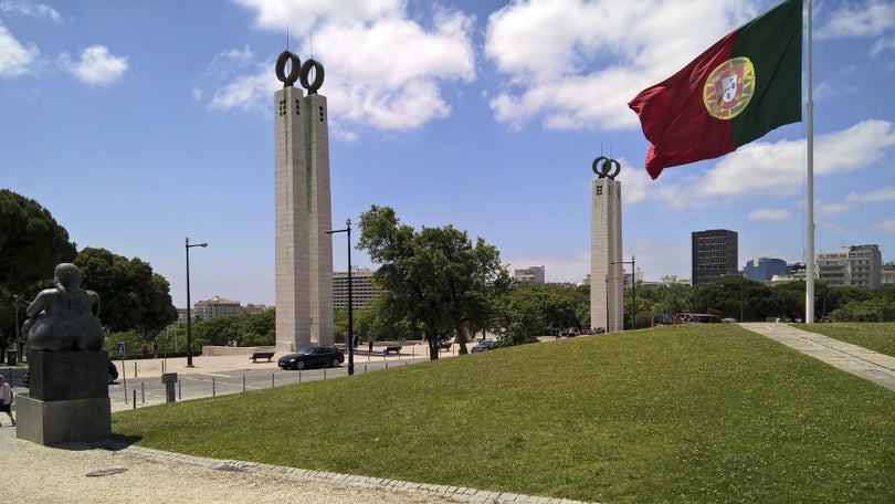 Imagem de Estado de Emergência termina à meia-noite