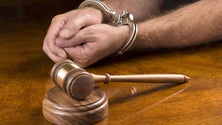Imagem de Tribunal determina prisão preventiva para suspeito de matar irmão com arma branca no Funchal