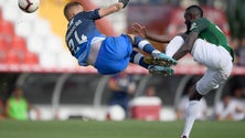 Imagem de Um adepto detido no final do jogo nas Aves