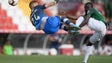 Imagem de Um adepto detido no final do jogo nas Aves