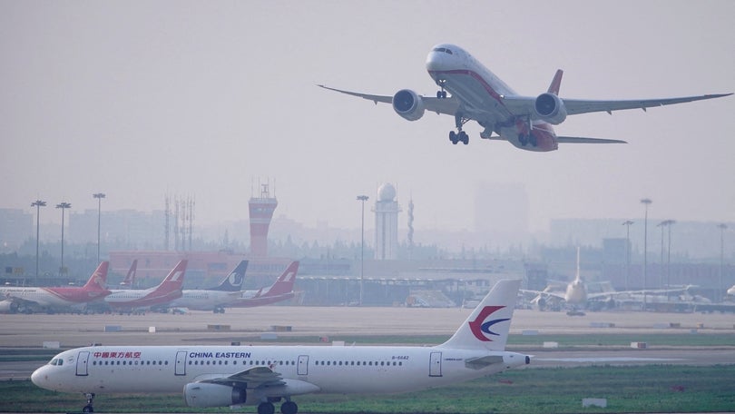 Avião com 133 pessoas a bordo cai no sudoeste da China