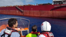 Imagem de Tripulante filipino resgatado de navio na Madeira
