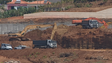 Imagem de Escavações retiram 280 camiões de terra por dia (vídeo)