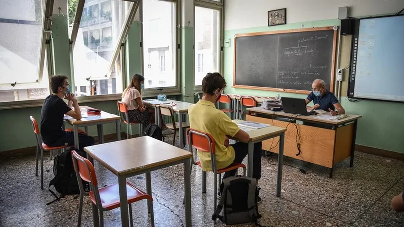 Docentes entregam petição no Parlamento exigindo respeito pela profissão