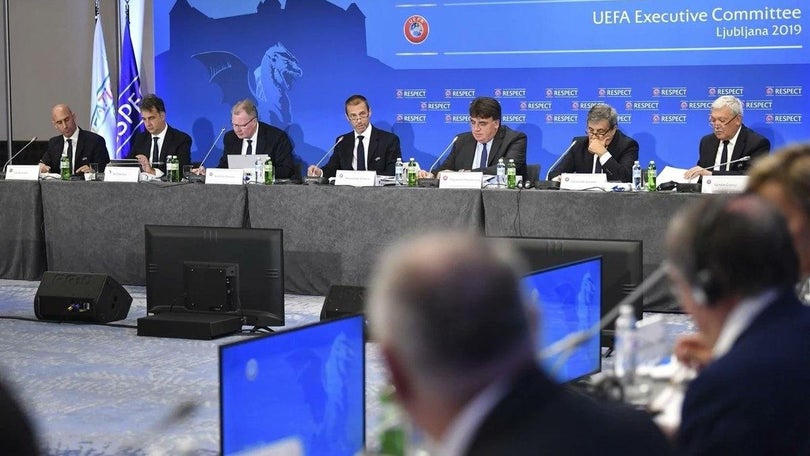 UEFA defende expulsão dos 12 clubes
