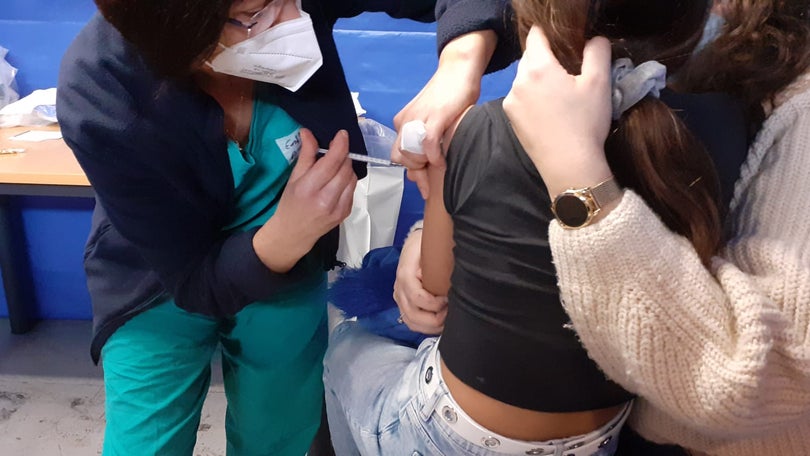 Imagem de 70 crianças vacinadas no primeiro dia