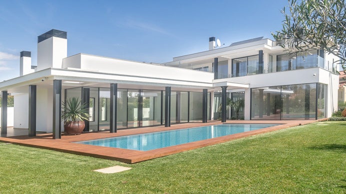 Imagem de Madeira é a quinta escolha para os estrangeiros interessados numa casa de luxo em Portugal
