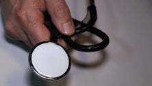 Imagem de Médicos já podem passar receitas através do telemóvel