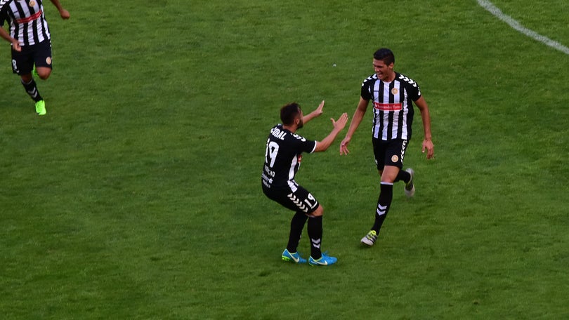 Imagem de Nacional vence Oliveirense por 2-0