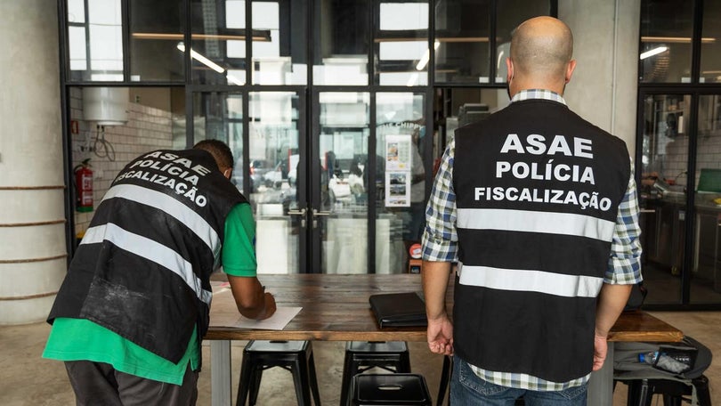 Imagem de ASAE apreende 500 tapetes para carros em Aveiro