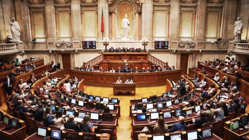 Parlamento autoriza estado de emergência com votos a favor de PS, PSD e CDS-PP