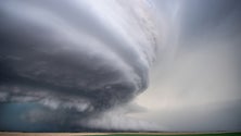 Imagem de Tornado deixa rasto de destruição e causa centenas de feridos