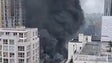 Imagem de Bombeiros combatem incêndio no centro de Londres