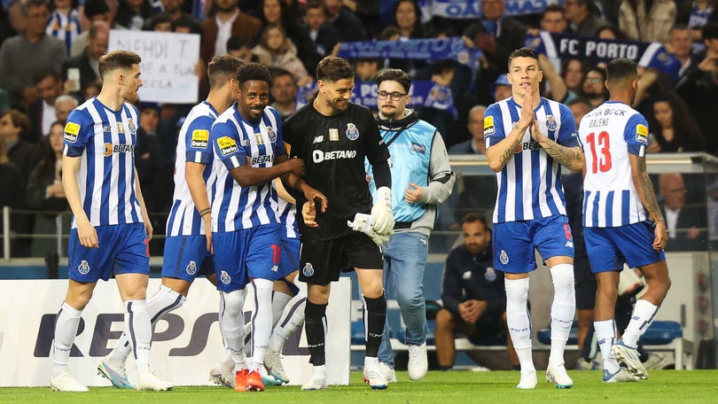 Imagem de Porto de serviços mínimos derrota o Portimonense