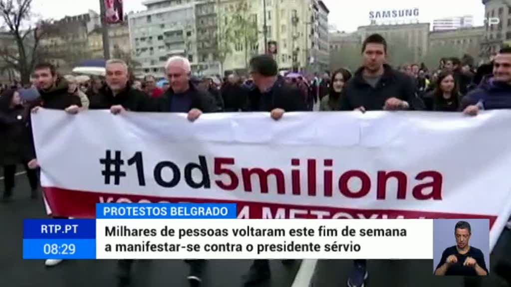 Protestos em Belgrado contra o Presidente s�rvio