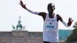 Imagem de Eliud Kipchoge continua a correr maratonas para «dar esperança ao mundo»
