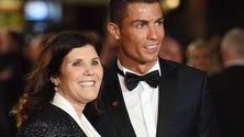 Imagem de Cristiano Ronaldo agradece mensagens de apoio à mãe