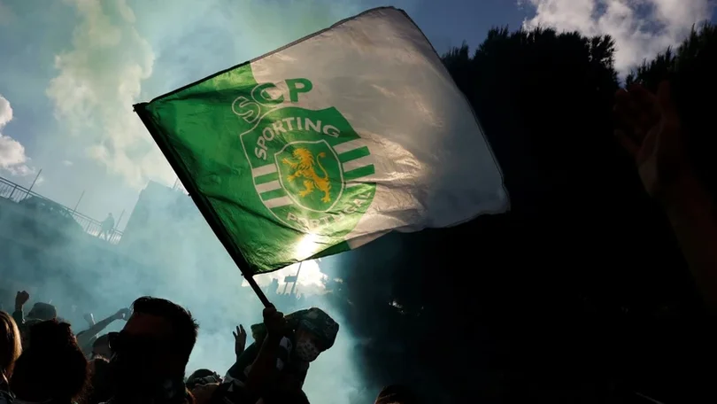 Imagem de Adepto impedido de entrar em recintos desportivos responde por desobediência