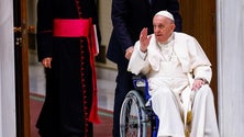 Imagem de Papa lamenta cancelamento da viagem a África devido a dores no joelho