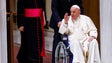 Papa lamenta cancelamento da viagem a África devido a dores no joelho