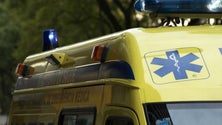 Imagem de Homem agride bombeiros e rouba ambulância
