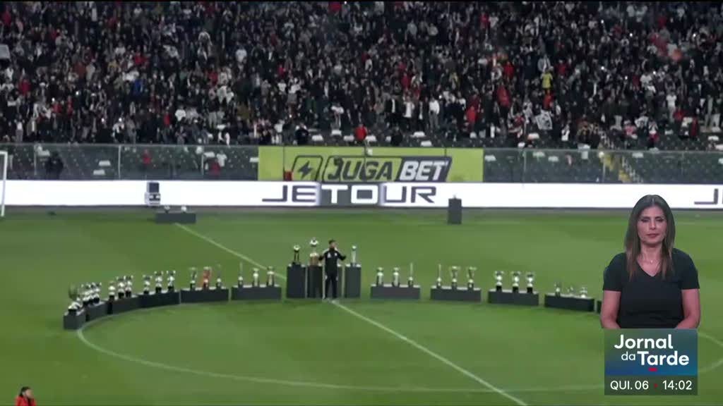 Vozinha recebido por multidão no estádio do Colo Colo